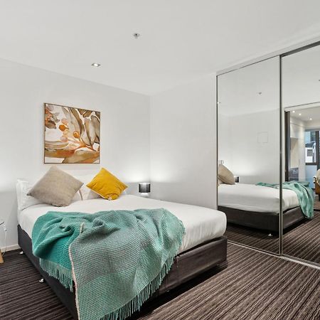 Complete Host Halo Apartments Мелбърн Стая снимка