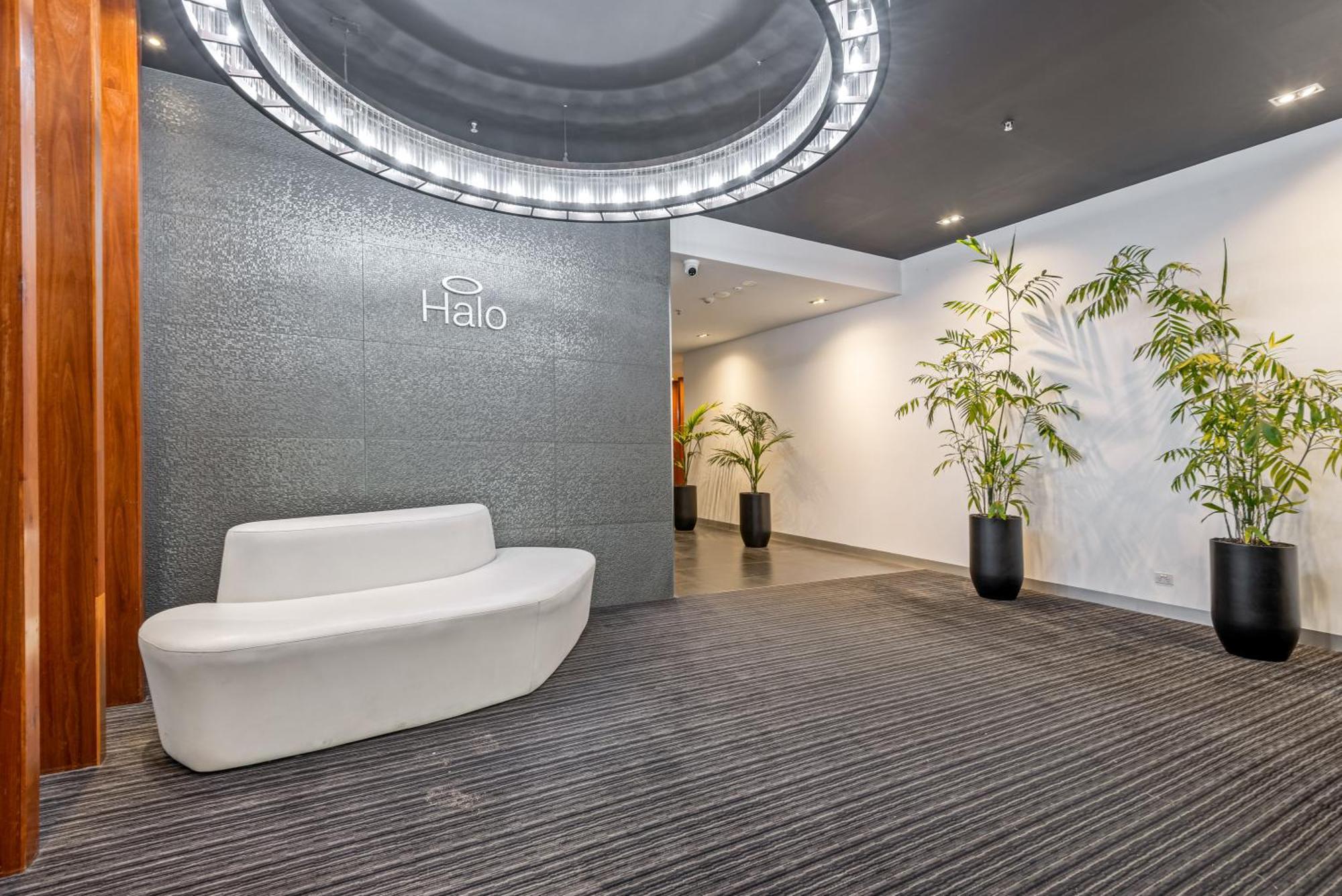 Complete Host Halo Apartments Мелбърн Екстериор снимка