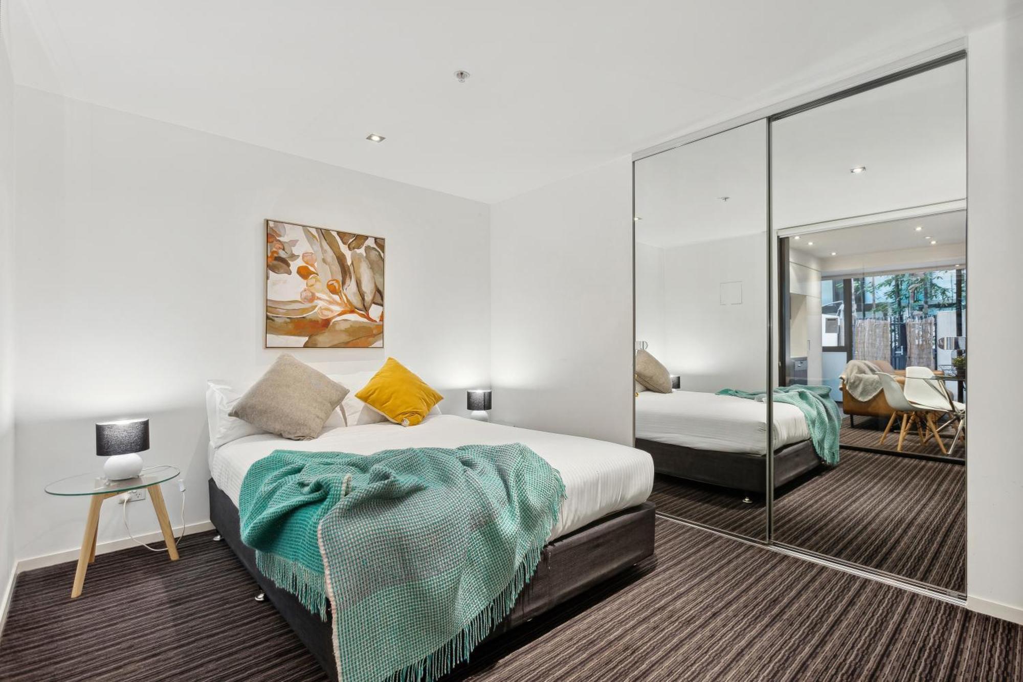 Complete Host Halo Apartments Мелбърн Стая снимка