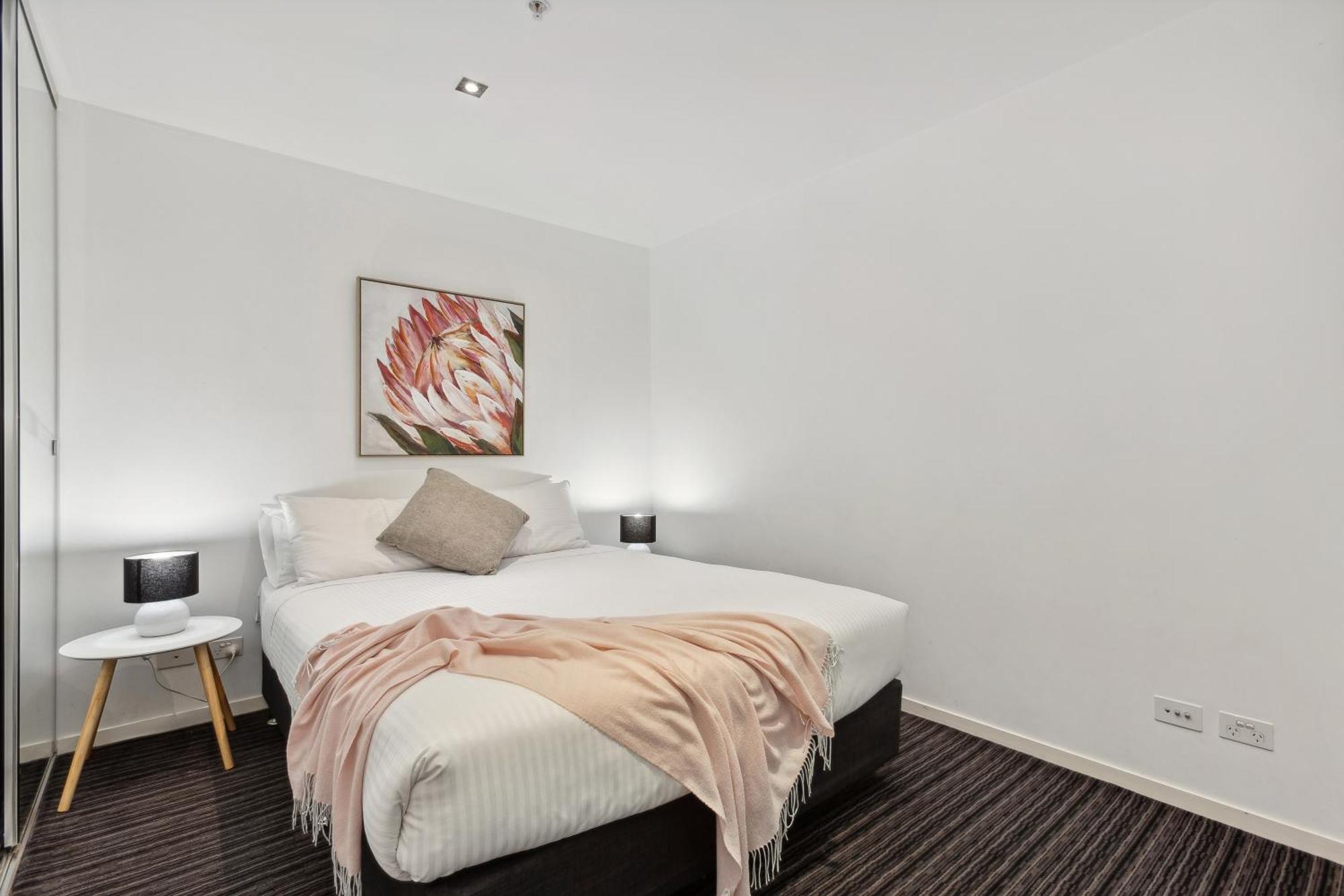 Complete Host Halo Apartments Мелбърн Стая снимка