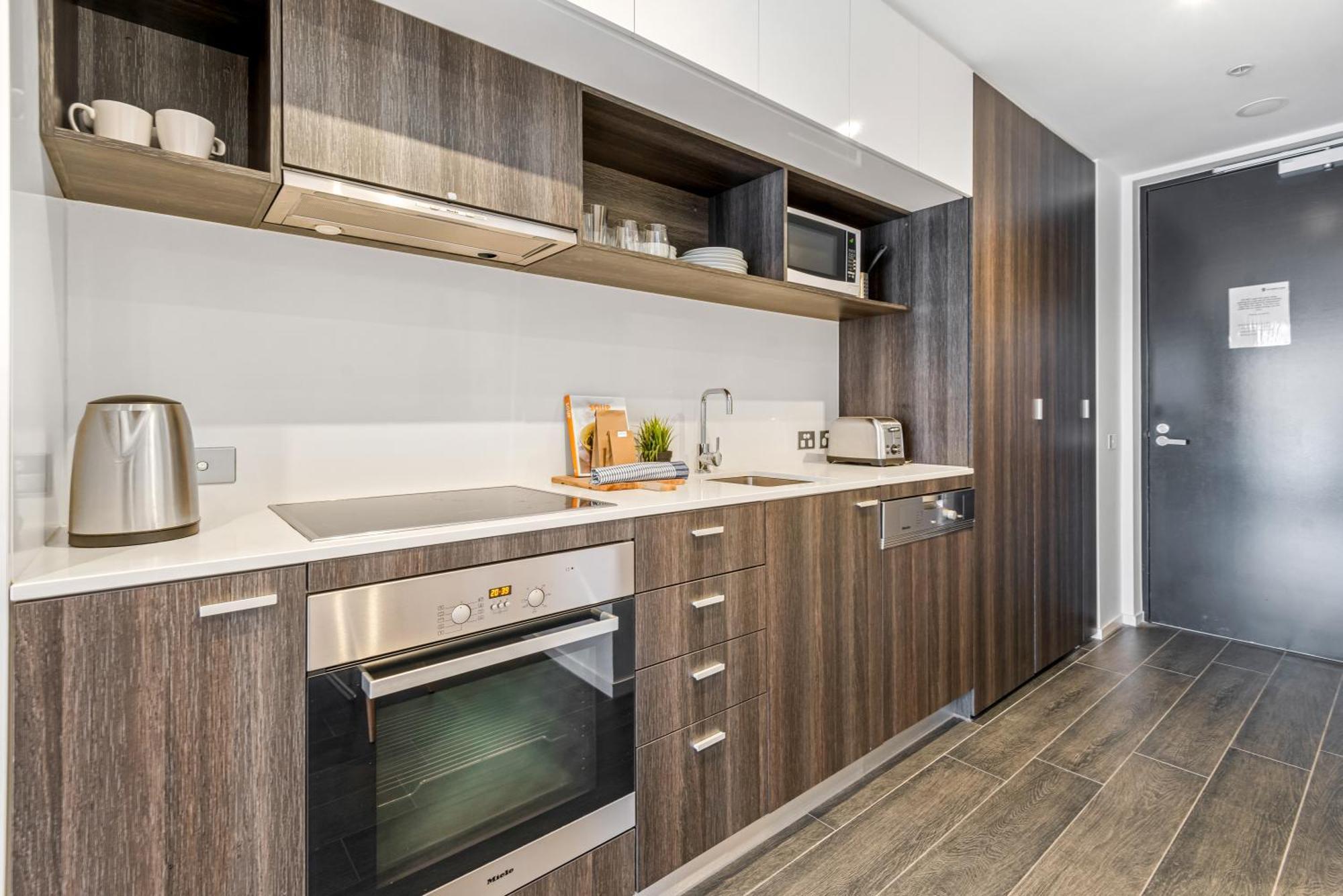 Complete Host Halo Apartments Мелбърн Стая снимка