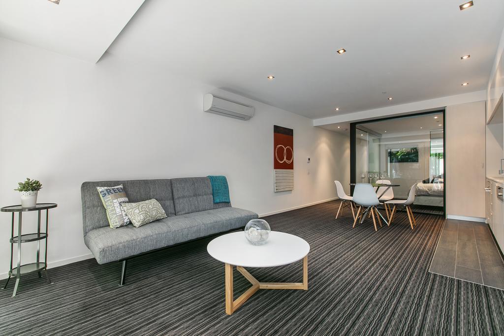 Complete Host Fitzroy St Apartments Мелбърн Стая снимка