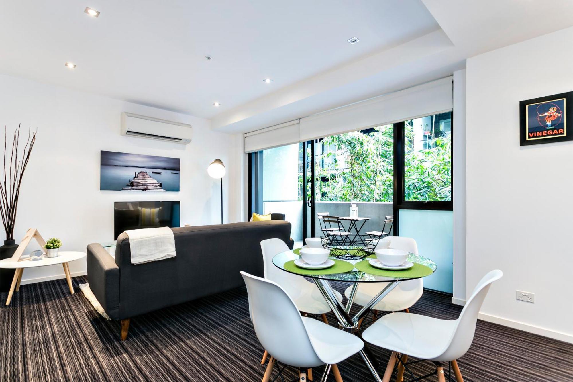 Complete Host Halo Apartments Мелбърн Екстериор снимка