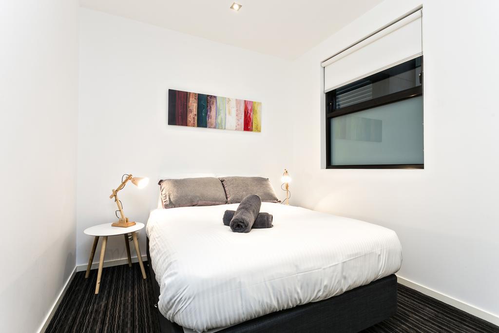 Complete Host Halo Apartments Мелбърн Екстериор снимка