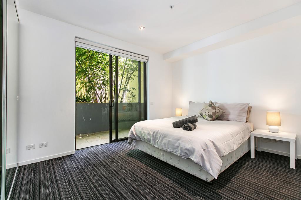 Complete Host Fitzroy St Apartments Мелбърн Стая снимка