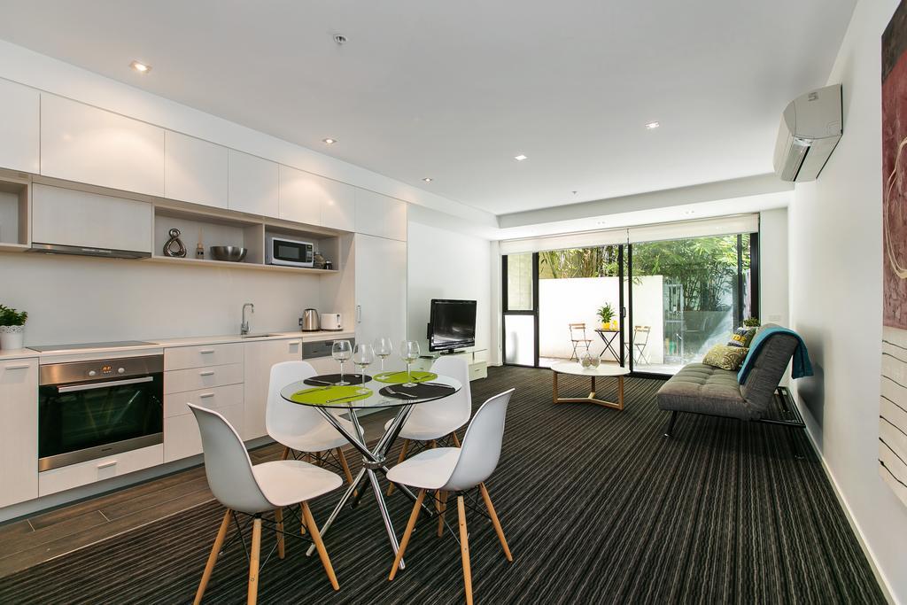 Complete Host Fitzroy St Apartments Мелбърн Стая снимка